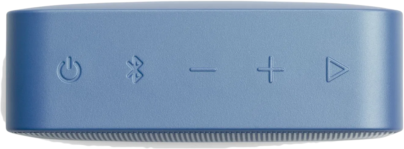 Kék hangszóró bekapcsolóval, Bluetooth-szal, hangerőszabályzókkal és lejátszás gombbal. Alján rács.