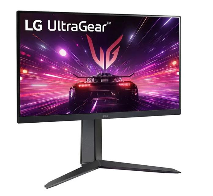 Bir LG UltraGear monitör. Ekran, mor ve pembe çizgilerle bir araba yarışı sahnesi ve LG UltraGear logosunu gösteriyor.