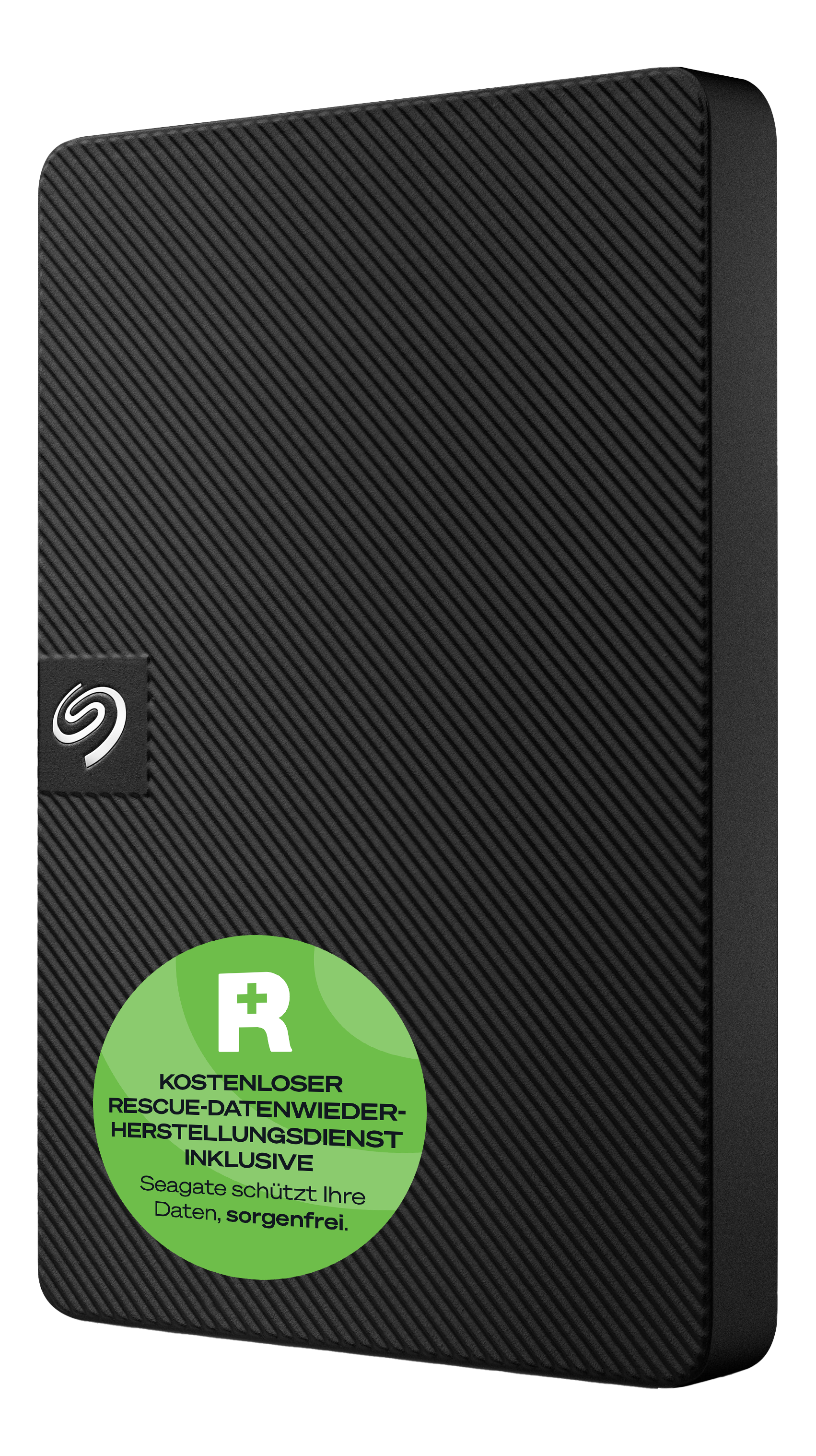 Disque dur externe Seagate noir. Il a une surface texturée. Un autocollant vert avec du texte est sur l'appareil.
