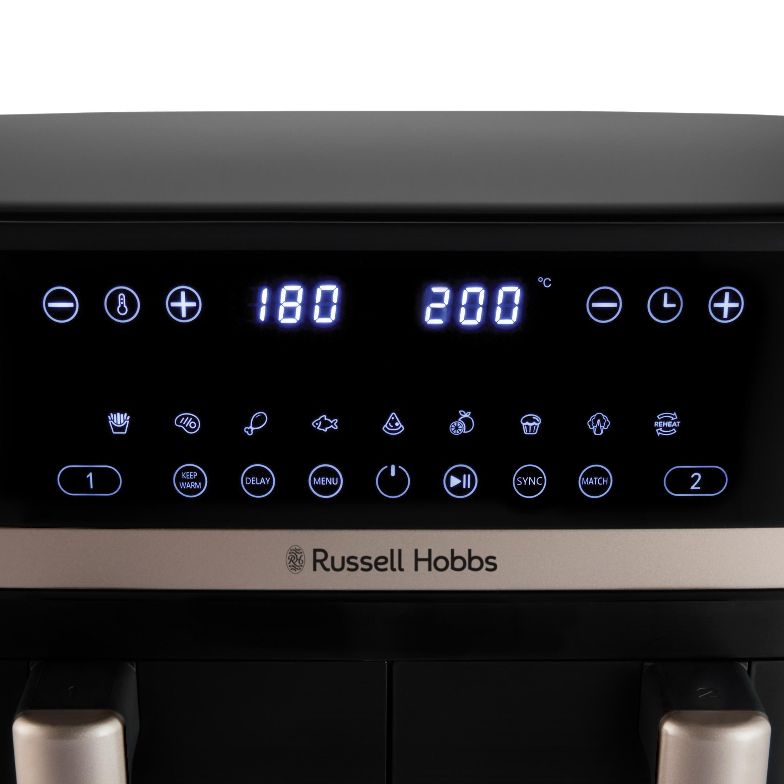 Schwarze Heißluftfritteuse mit Digitalanzeige, die 180 und 200 anzeigt. Es hat mehrere Knöpfe und das Russell Hobbs Logo.