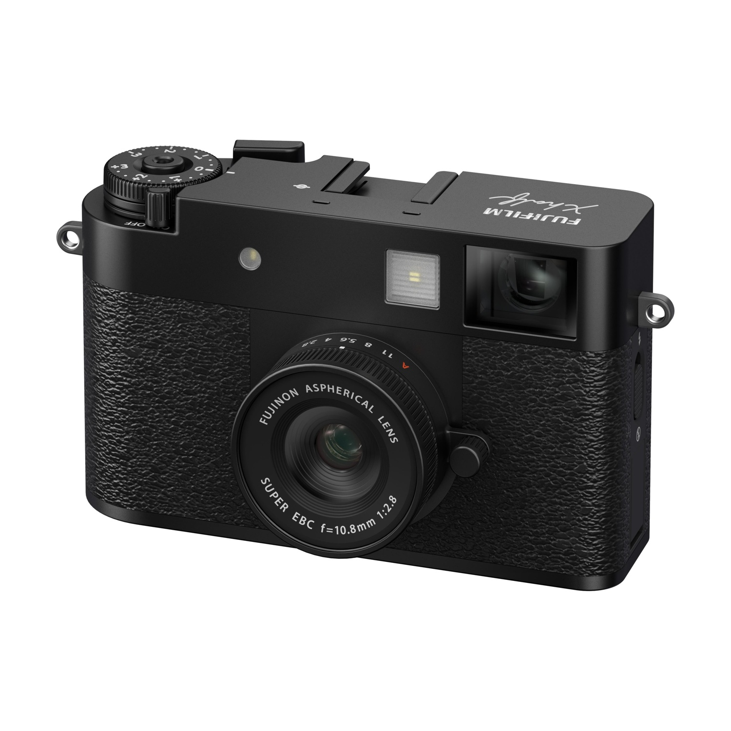 Fotocamera nera Fujifilm X-series. Ha un obiettivo, ghiere e un flash. La fotocamera è su sfondo bianco.