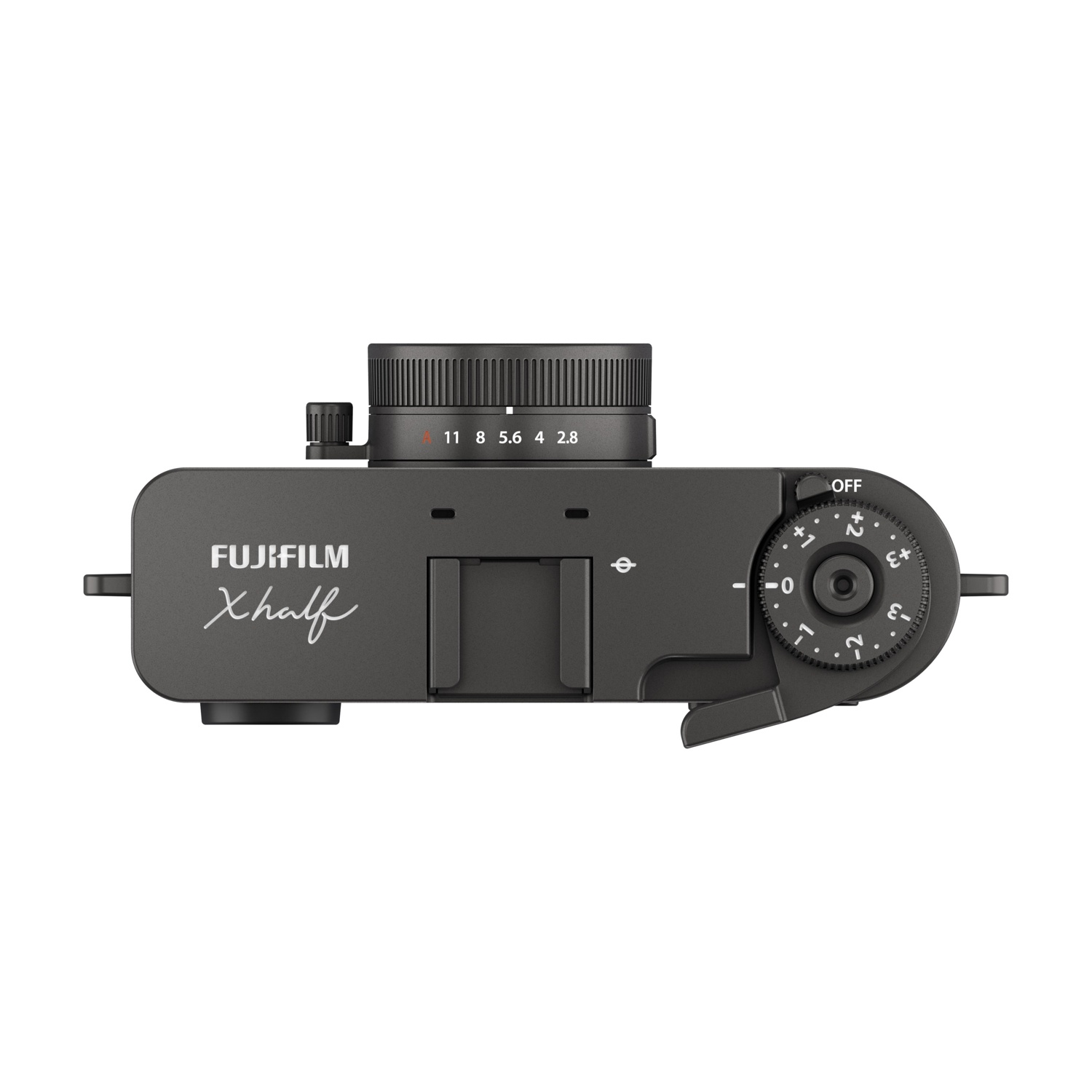Vista dall'alto di una fotocamera Fujifilm Xhalf. È grigio scuro con una ghiera dell'obiettivo che mostra numeri. La fotocamera ha ghiere e pulsanti.