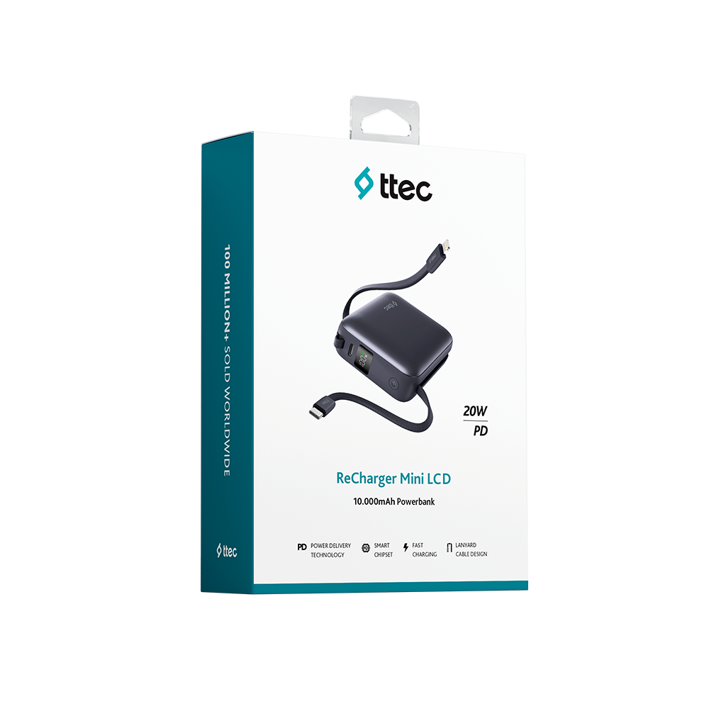 Siyah bir powerbank kablo ile beyaz bir yüzeyde sergileniyor. Metinler: "ttec", "ReCharger Mini LCD" ve "20W PD".