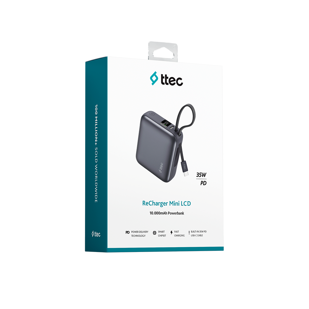 Gri bir ReCharger Mini LCD powerbank. Bir USB-C kablosu ve dijital bir ekranı vardır. Ambalajda ttec logosu bulunmaktadır.