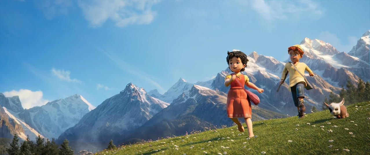 Zwei Kinder rennen einen grasbewachsenen Hügel hinunter, vor verschneiten Bergen und blauem Himmel.