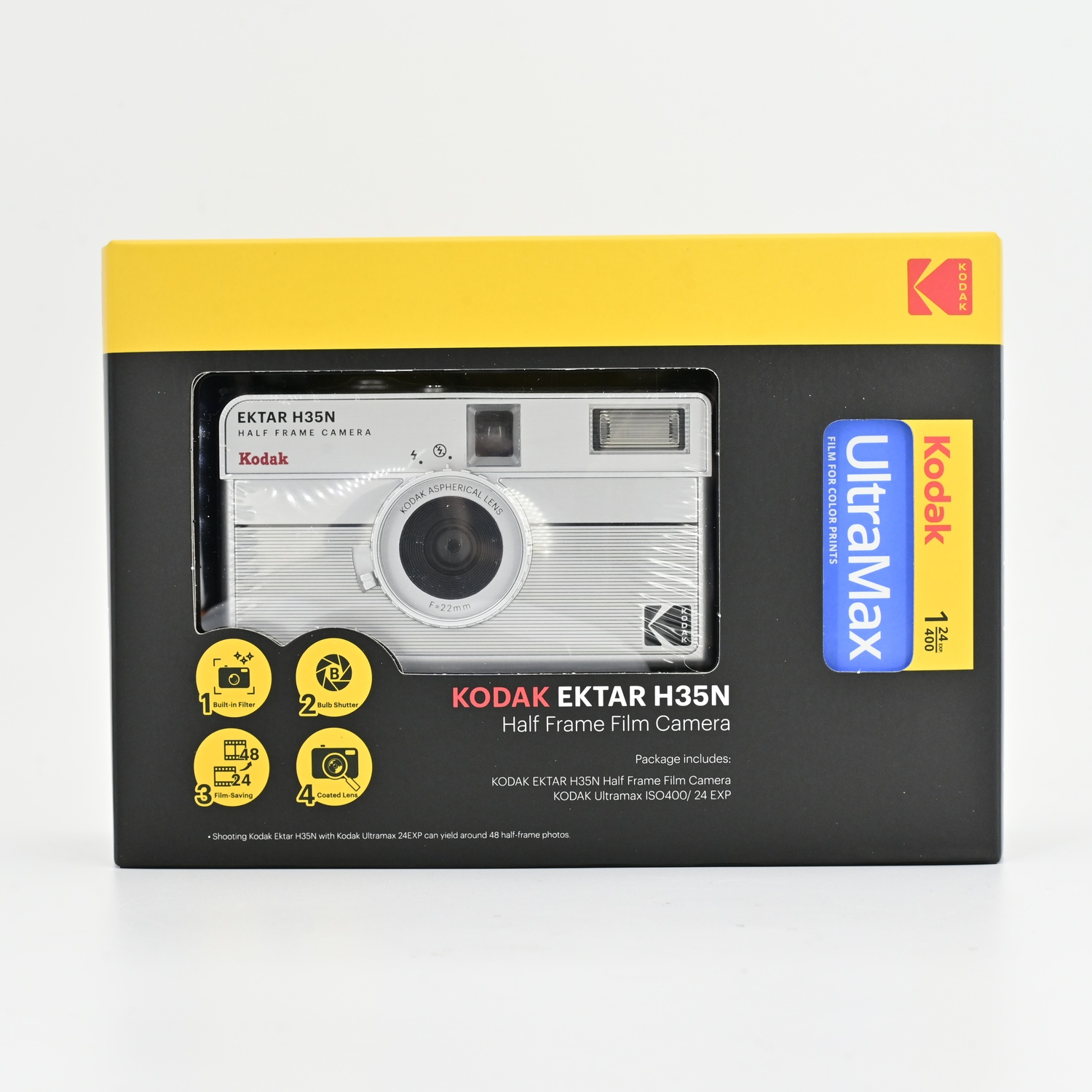Scatola della fotocamera a pellicola a mezzo formato Kodak Ektar H35N. Contiene fotocamera e pellicola Ultramax. Confezione gialla e nera con logo Kodak.