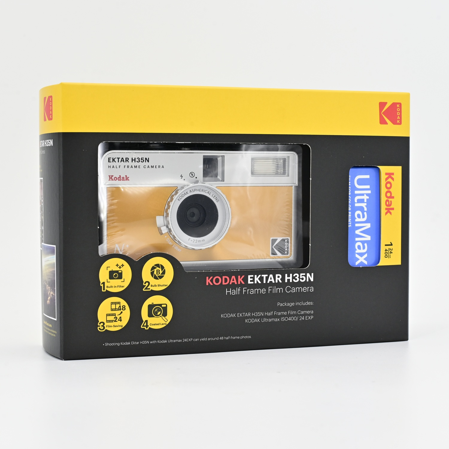 Un kit fotocamera Kodak Ektar H35N. Include fotocamera, pellicola e dettagli del pacchetto. Confezione gialla e nera con descrizioni dei prodotti.