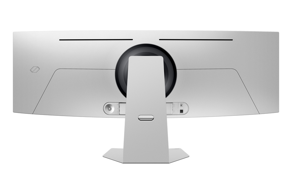 Parte trasera de un monitor de computadora curvado. Tiene un soporte y puertos para conectividad. El monitor es plateado y tiene un anillo negro.