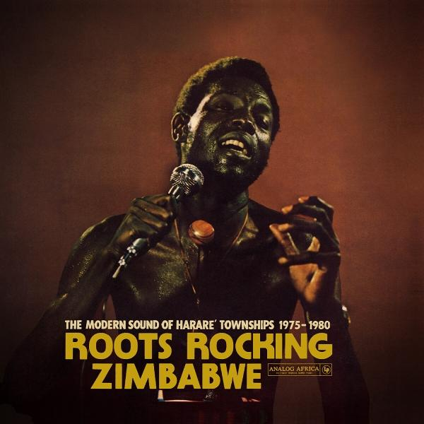 Albumcover. Ein schwarzer Mann singt in ein Mikrofon. Text: Roots Rocking Zimbabwe, The Modern Sound of Harare Townships 1975-1980.