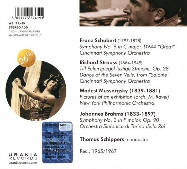 Albumcover mit einer Frau in Kostüm, einem goldenen Aufkleber und Text mit Komponisten und Orchestern.