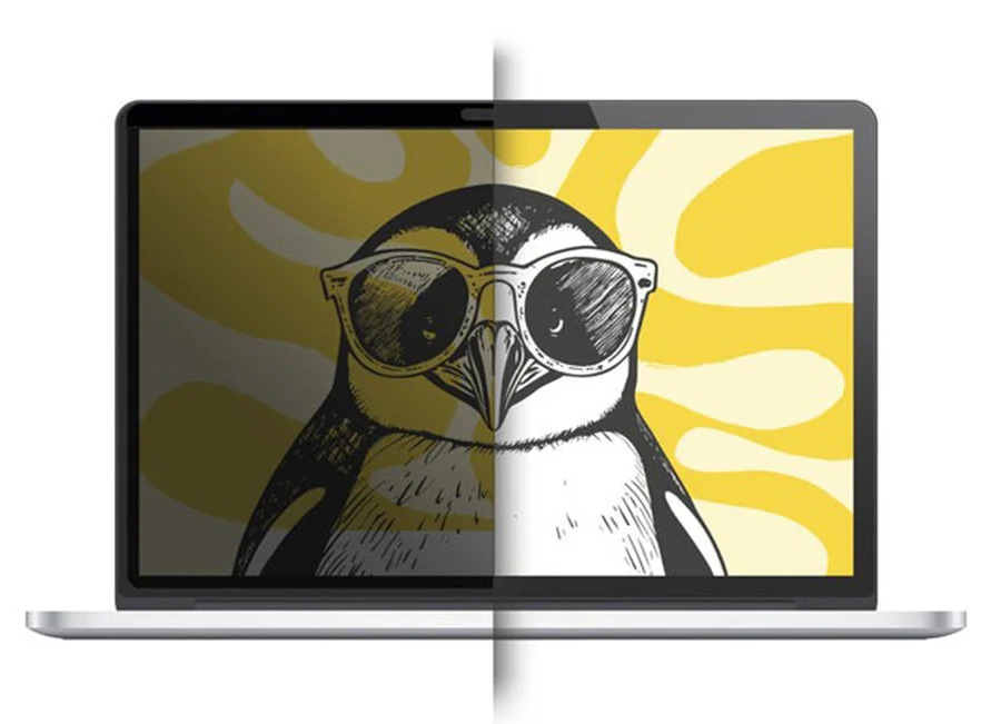 Ekran laptopa z pingwinem w okularach przeciwsłonecznych. Tło jest żółte. Laptop jest srebrny.