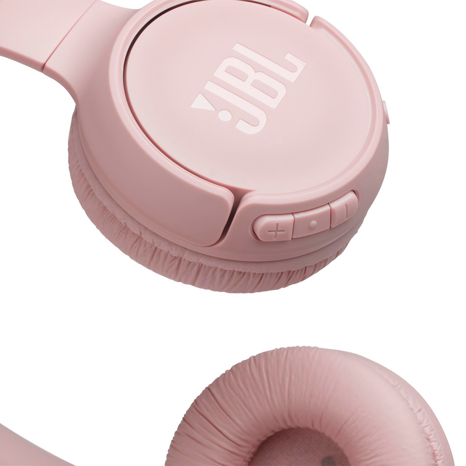 Rosa JBL-Kopfhörer auf weißem Hintergrund. Das Logo ist sichtbar. Nahaufnahme des Ohrmuschels und des Kopfbands.