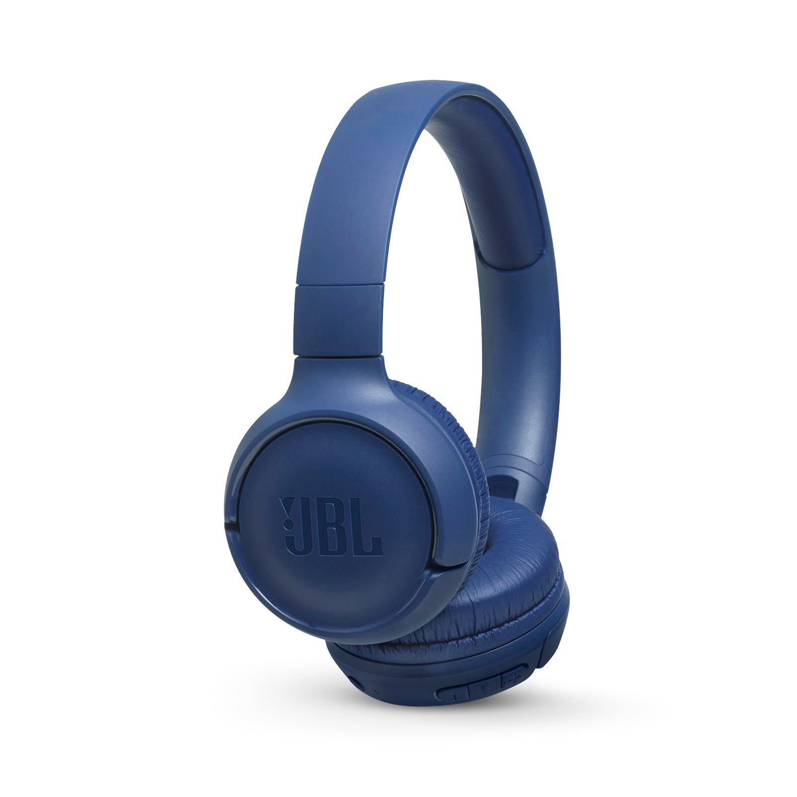 Blaue JBL-Kopfhörer auf weißem Hintergrund. Die Kopfhörer sind Over-Ear-Modelle, mit JBL-Logo.