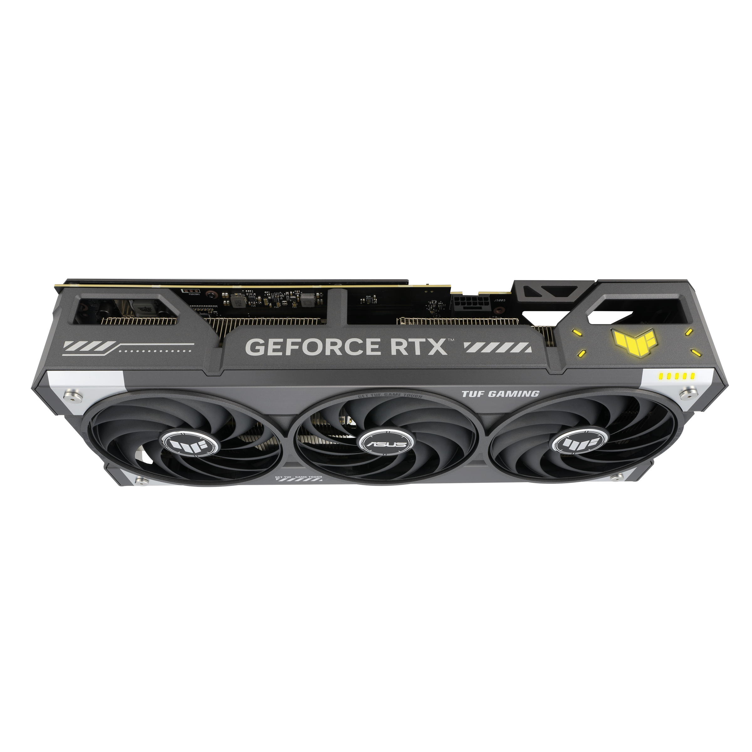 Eine Grafikkarte, dunkelgrau mit drei Lüftern, die Worte GEFORCE RTX und TUF GAMING sind sichtbar.