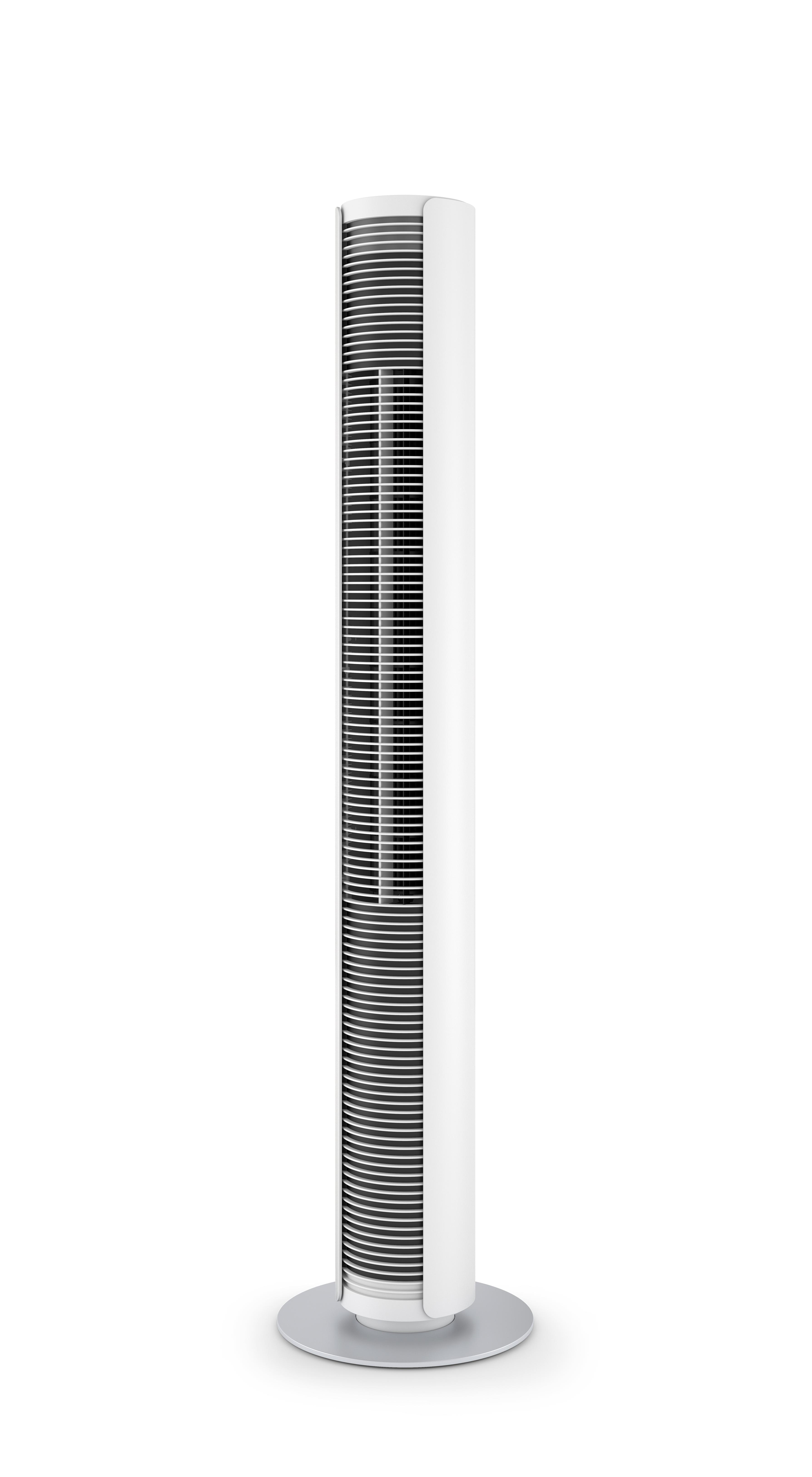 Ein weißer, hoher, vertikaler Ventilator mit silbernem Sockel vor weißem Hintergrund. Der Ventilator hat schwarze Lüftungsschlitze.