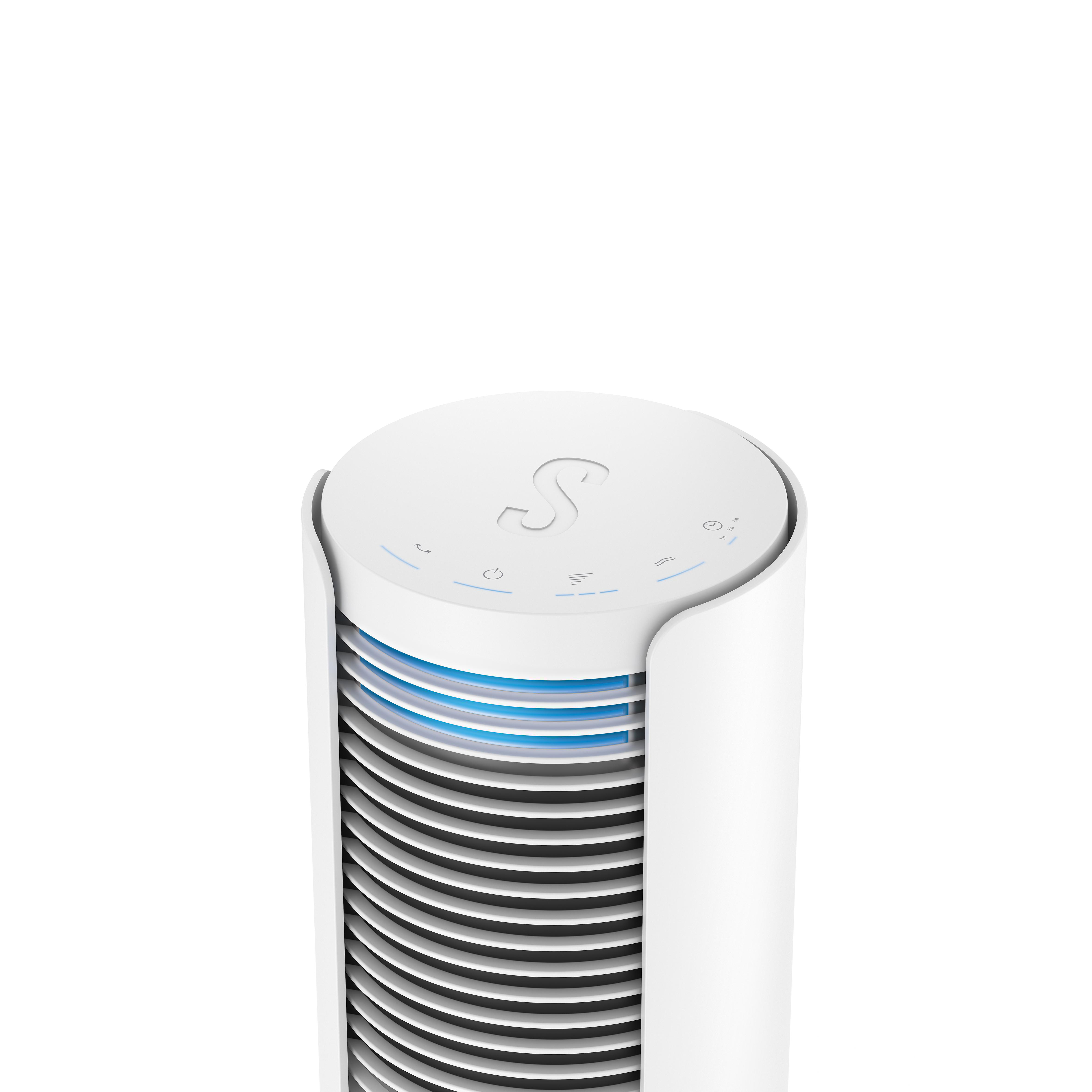 Ein weißer Turmventilator mit Bedienfeld. Blaues Licht scheint durch die Lüfterblätter.