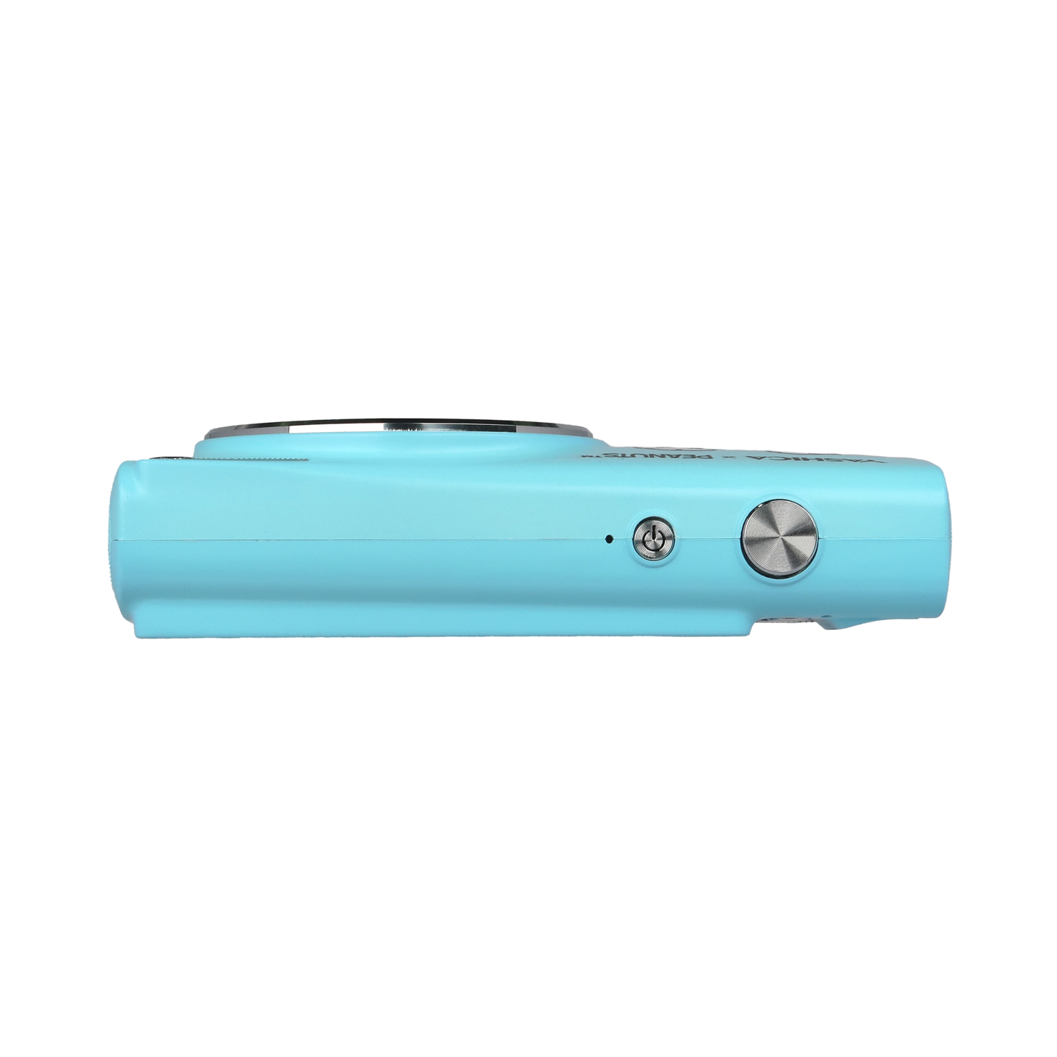 Een lichtblauwe camera ligt op een zwarte achtergrond. Hij heeft zilveren knoppen en een lens bovenop. De camera is een Konica x Peanuts.