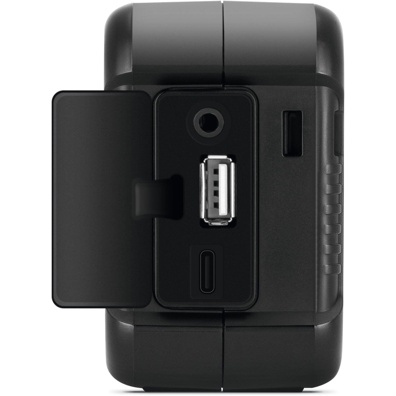 Een zwart rechthoekig apparaat met een uitklapbaar klepje. Zichtbare poorten zijn USB, audio en een oplaadpoort. Witte achtergrond.