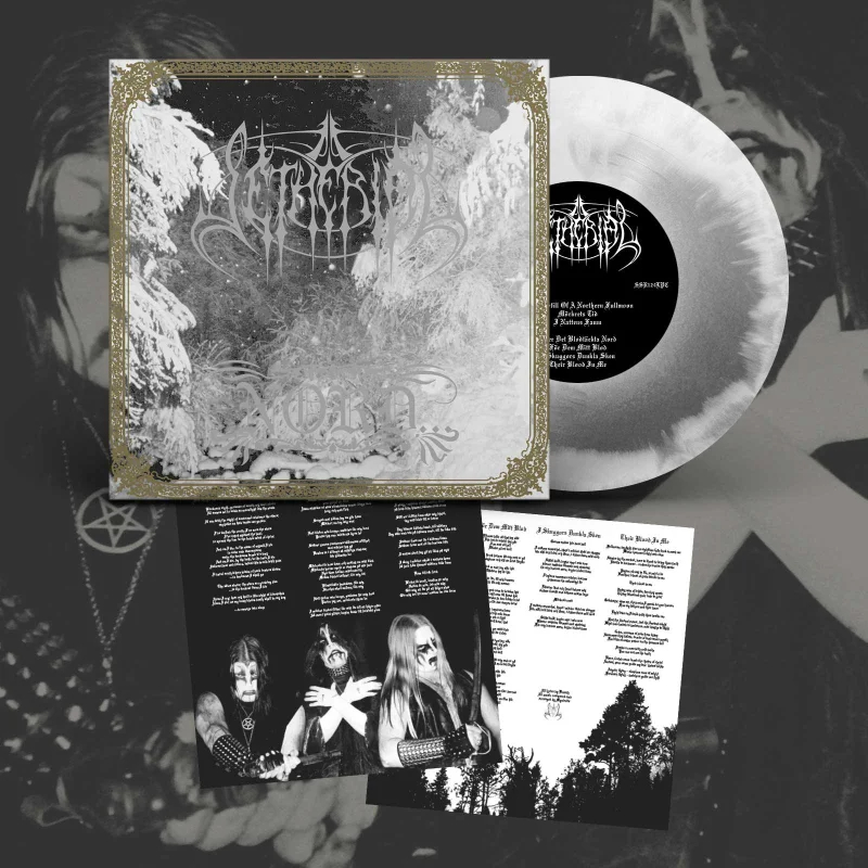Egy metal együttes album borítója. Az albumot, egy bakelit lemezt és egy füzetet mutat a zenekar tagjaival. A borító havas.
