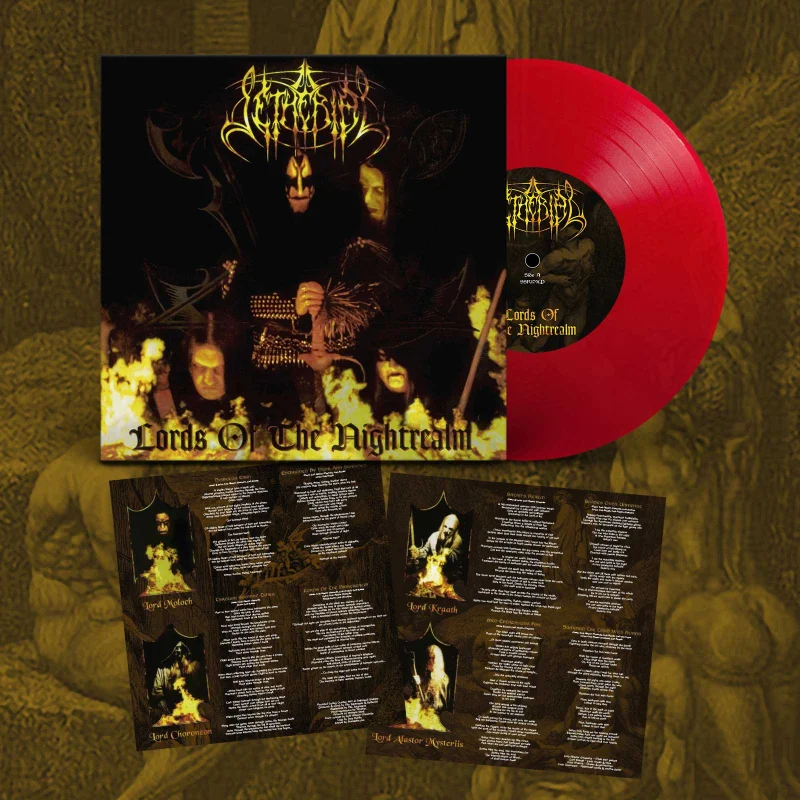 Album borító és piros bakelit lemez. 'Lords Of The Nightrealm' című album. Több alakot ábrázol sötét, tüzes környezetben.