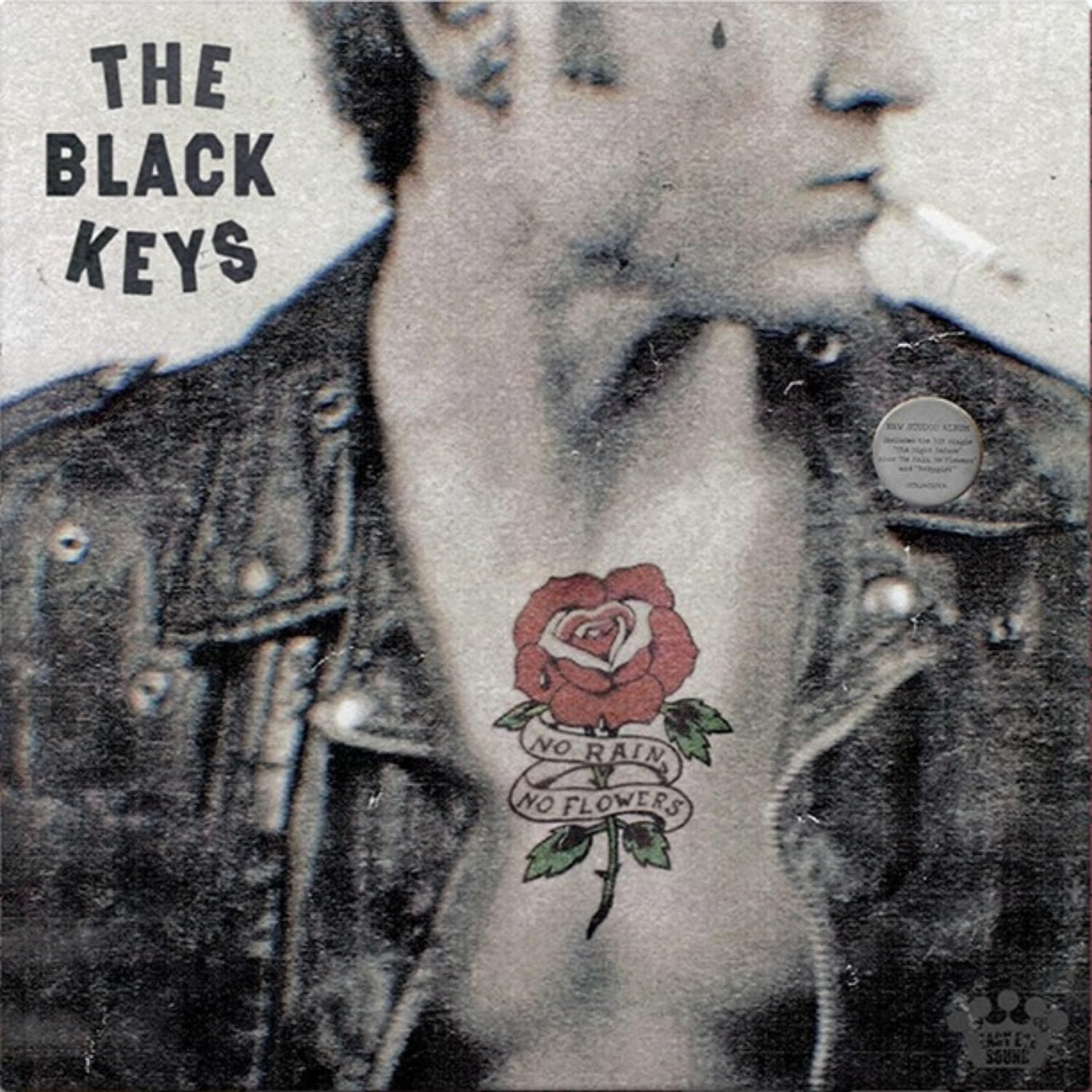 Album borítója, dzsekis férfival, rózsa tetoválással és a 'The Black Keys' felirattal. Egy cigarettát tart.