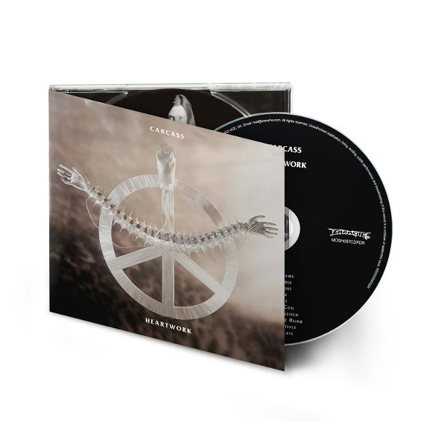 CD-Hülle mit CD. Die Hülle hat eine wirbelsäulenartige Struktur mit einem Friedenssymbol. Die CD ist schwarz mit weißem Text.