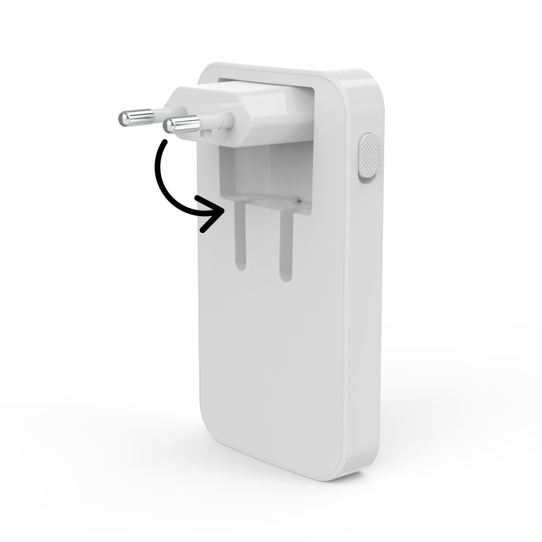 Ein weißer Adapter mit zwei Stiften wird in eine weiße Steckdose gesteckt. Ein schwarzer Pfeil zeigt die Aktion an.