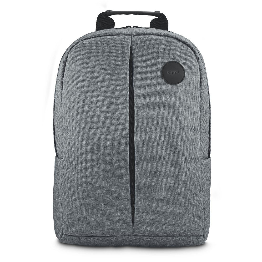 Ein grauer Rucksack mit dem Markennamen "hama". Er hat einen Griff oben und zwei Vordertaschen.