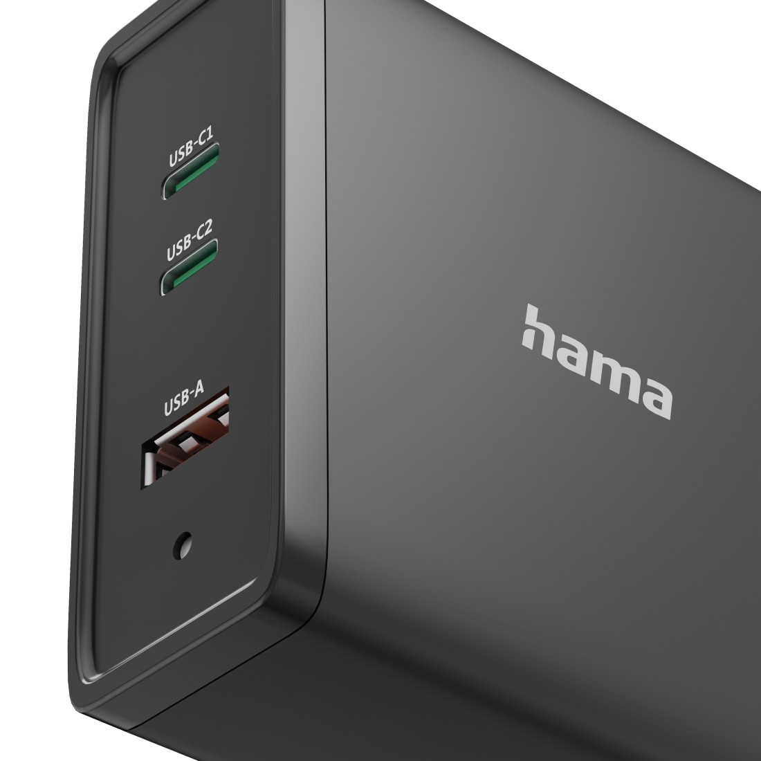 Ein schwarzes Hama-Ladegerät mit USB-C- und USB-A-Anschlüssen. Die Anschlüsse sind beschriftet. Das Hama-Logo ist sichtbar.