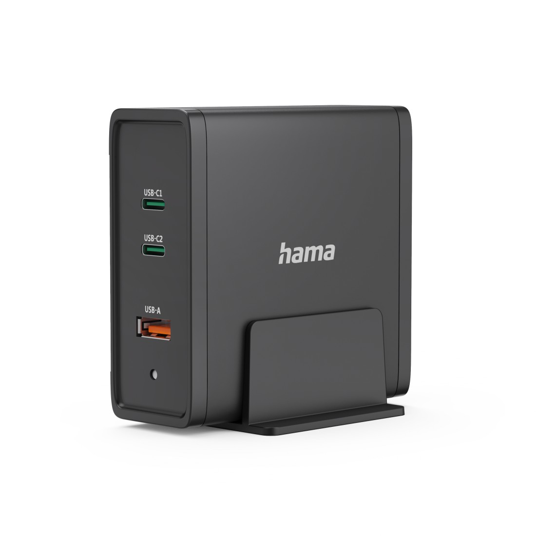 Ein schwarzes Hama USB-Ladegerät mit drei Anschlüssen. USB-C1 und USB-C2 sind grün, USB-A ist orange. Es steht auf einem schwarzen Sockel.