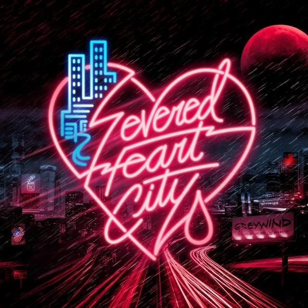 Neon-Herz mit "Severed Heart City" über Skyline. Rote Lichtstreifen symbolisieren Straßen, roter Planet am Himmel.