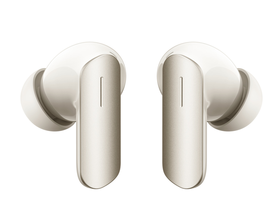 Dwa bezprzewodowe słuchawki, białe z beżowymi akcentami, na białym tle. Każdy ma zaokrągloną słuchawkę i prostokątną łodygę.