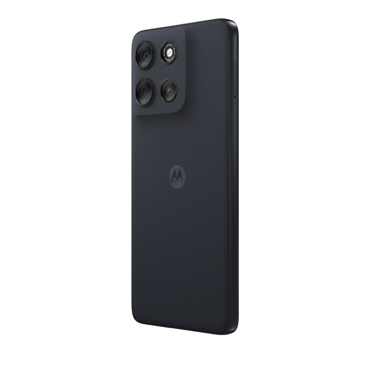 Un teléfono inteligente gris oscuro, inclinado a la derecha, muestra la parte trasera con tres lentes de cámara. Logotipo de Motorola abajo.