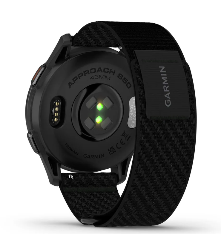 Fekete Garmin Approach S60 óra, hátulnézet. Tartalmazza a számlapot, a szíjat és a Garmin logót a szíjon.