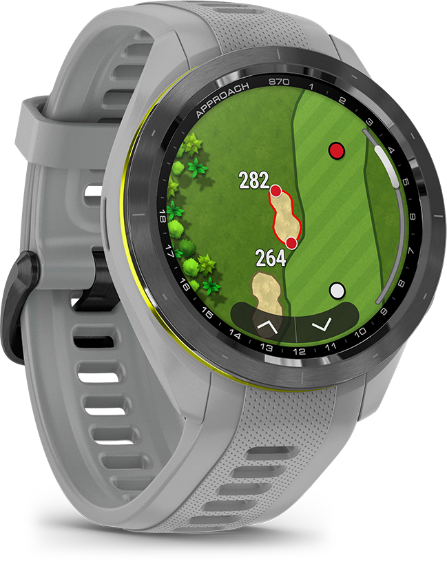 Egy golfóra egy zöld golfpályát jelenít meg távolságokkal, homokcsapdával és egy piros zászlóval. Az óra szürke, fekete szíjjal.