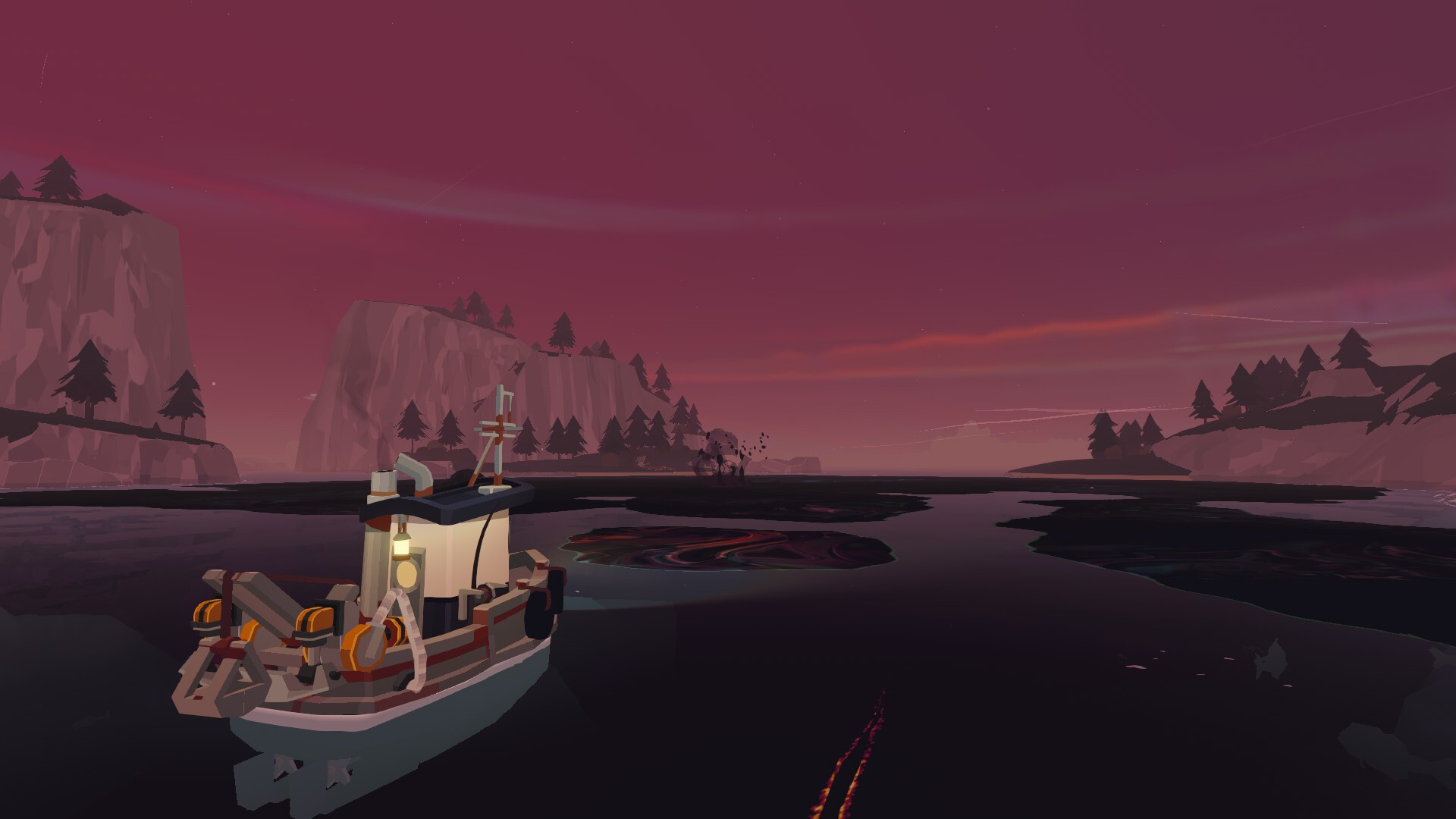 Un bateau flotte sur une étendue d'eau sombre sous un ciel rose. Des montagnes et des arbres entourent l'eau. Le bateau a des détails orange.