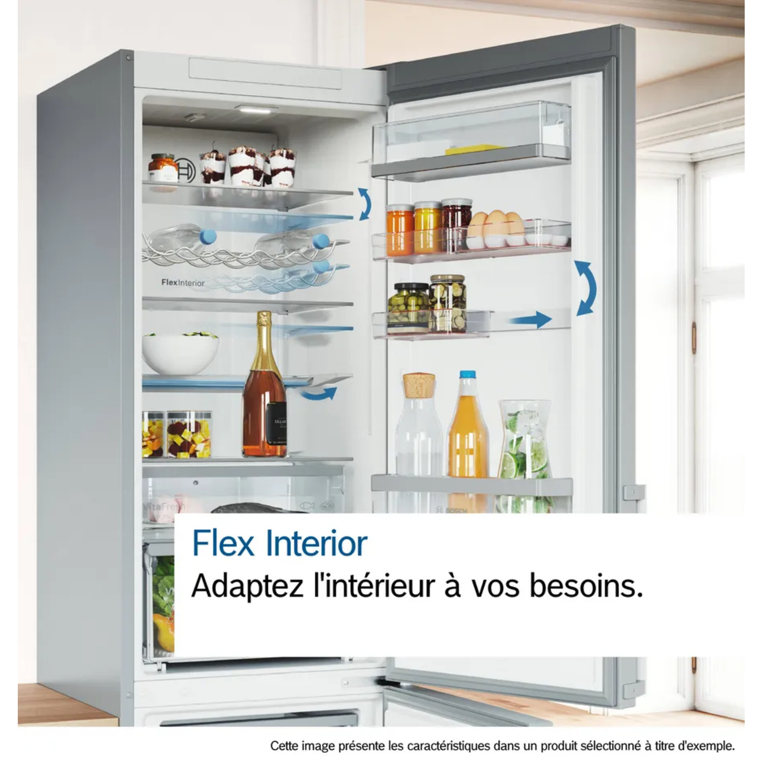Réfrigérateur ouvert avec des étagères remplies de nourriture et de boissons, dont des bocaux, des bouteilles, des œufs et une bouteille de champagne.