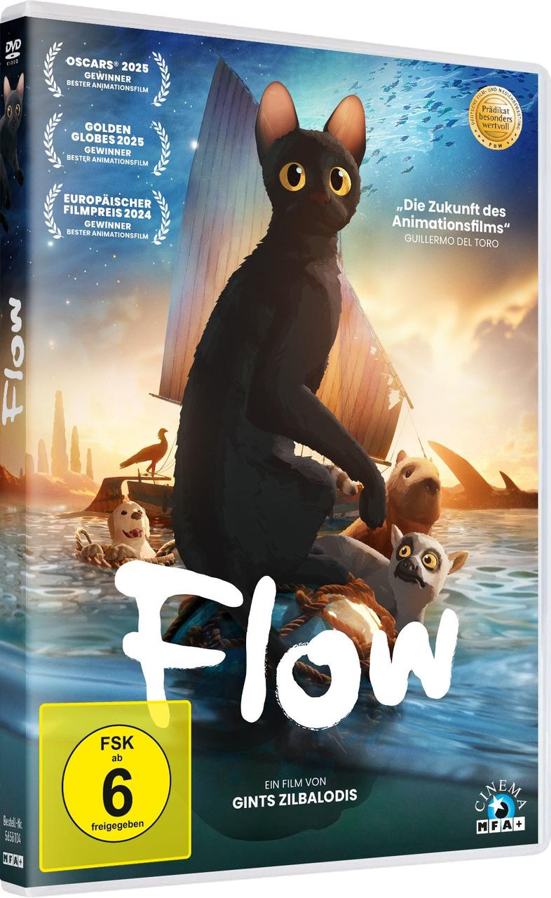 Eine schwarze Katze auf einem Boot mit anderen Tieren, ein DVD-Cover. Filmtitel ist 'Flow'. Auszeichnungen und Text links.