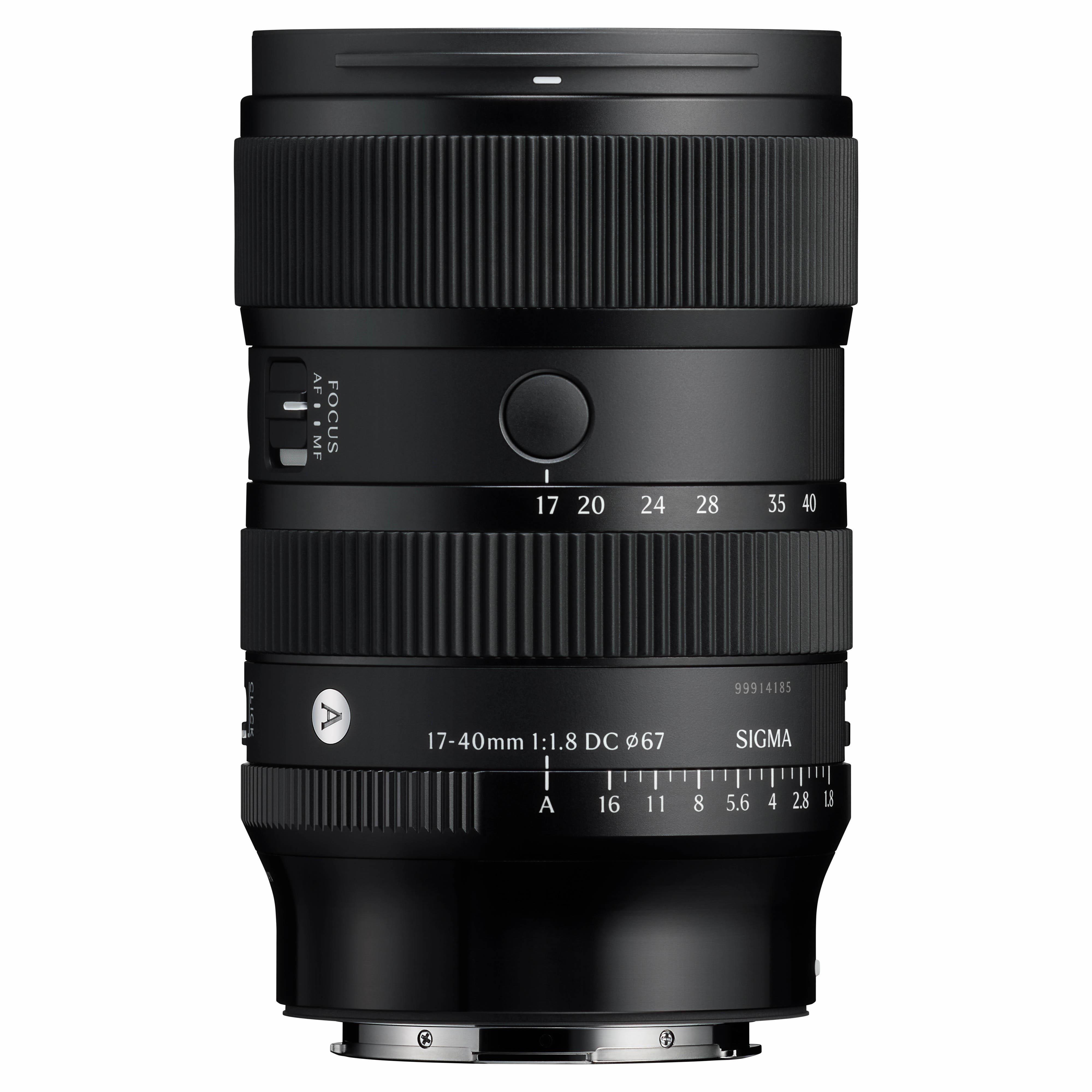 Schwarzes Sigma 17-40mm Kameraobjektiv. Es verfügt über Fokus- und Blendeneinstellungen, mit aufgedruckten Zahlen.