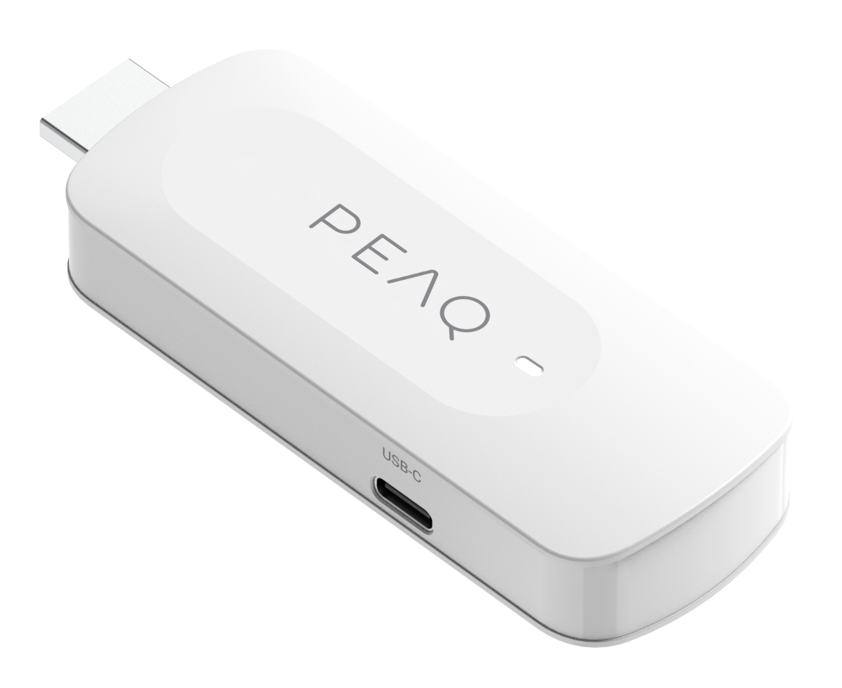 Białe urządzenie USB PEAQ. Ma port USB-C i napis PEAQ. Wystaje metalowe złącze USB.