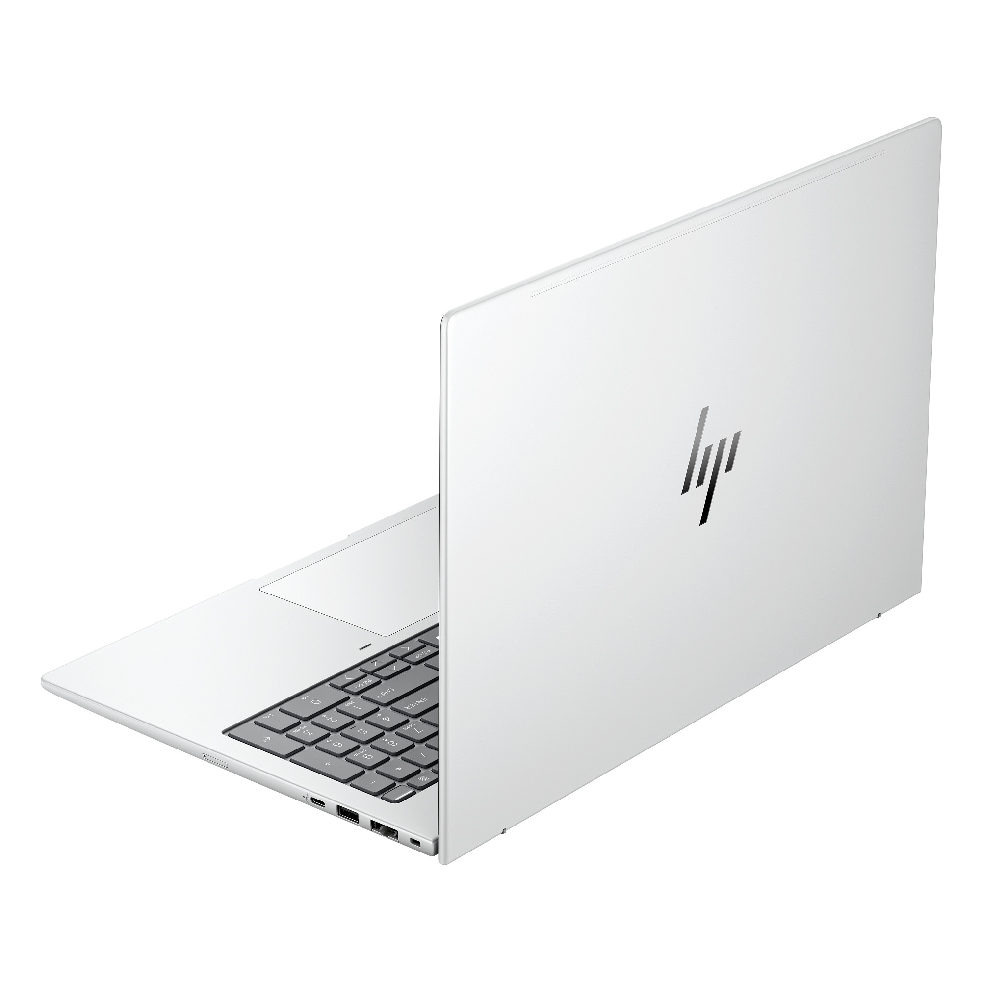 Ein silberner HP-Laptop ist leicht geöffnet. Das HP-Logo befindet sich auf der Rückseite. Tastatur ist sichtbar. Weißer Hintergrund.