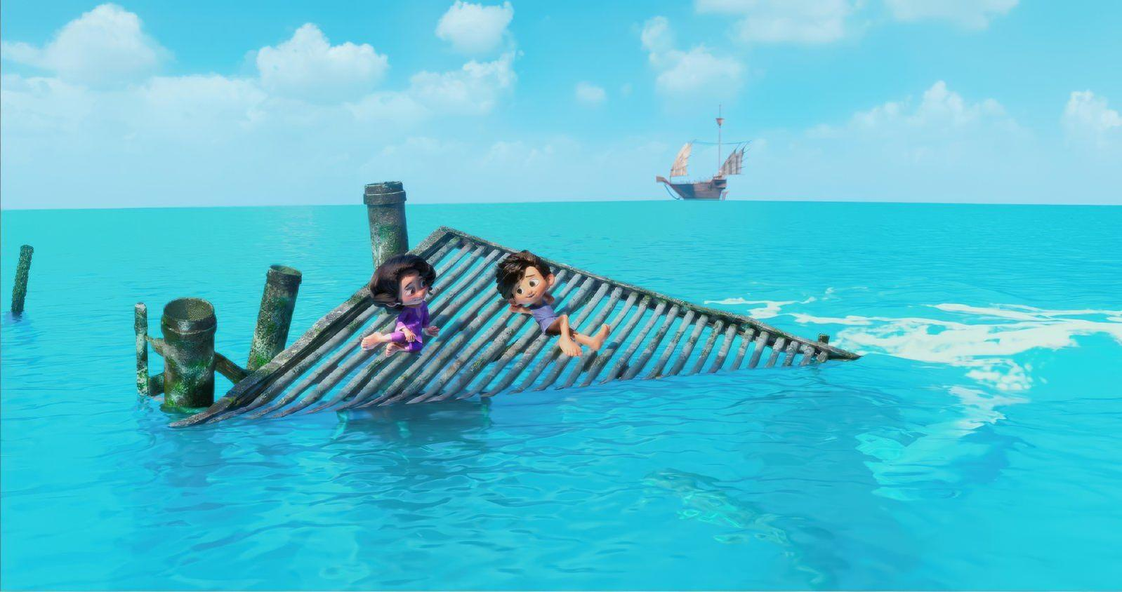 Zwei animierte Kinder auf einer zerbrochenen Struktur im Meer. Ein Schiff am Horizont unter blauem Himmel.