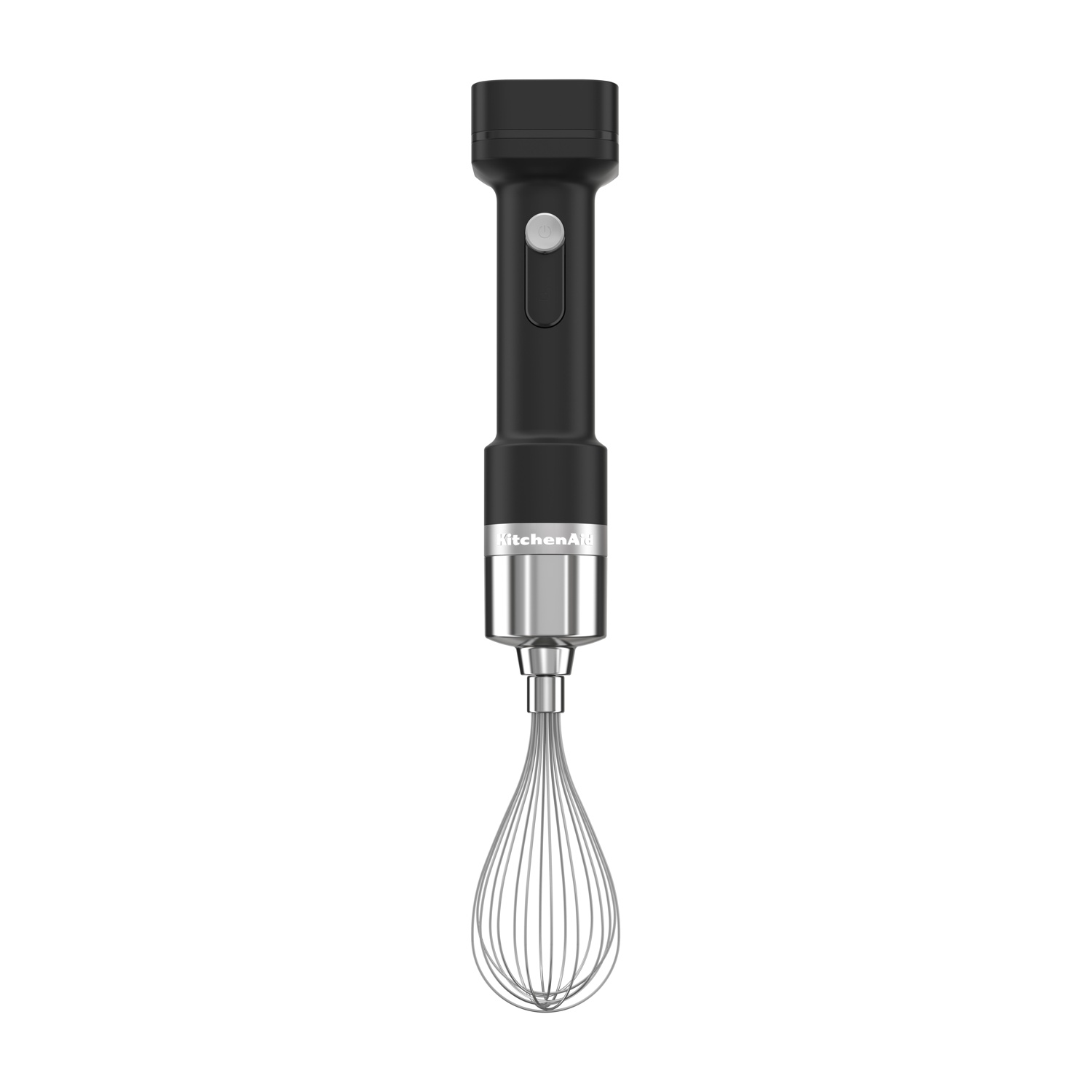 Un frullatore a mano KitchenAid nero con un accessorio frusta argentato. Ha un pulsante sull'impugnatura ed è su sfondo bianco.