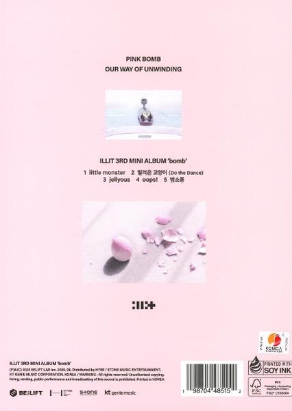 Rosa Albumcover mit Text und Bildern. Es enthält den Albumnamen, die Titelliste und ein Foto eines rosa Objekts und Blütenblättern.