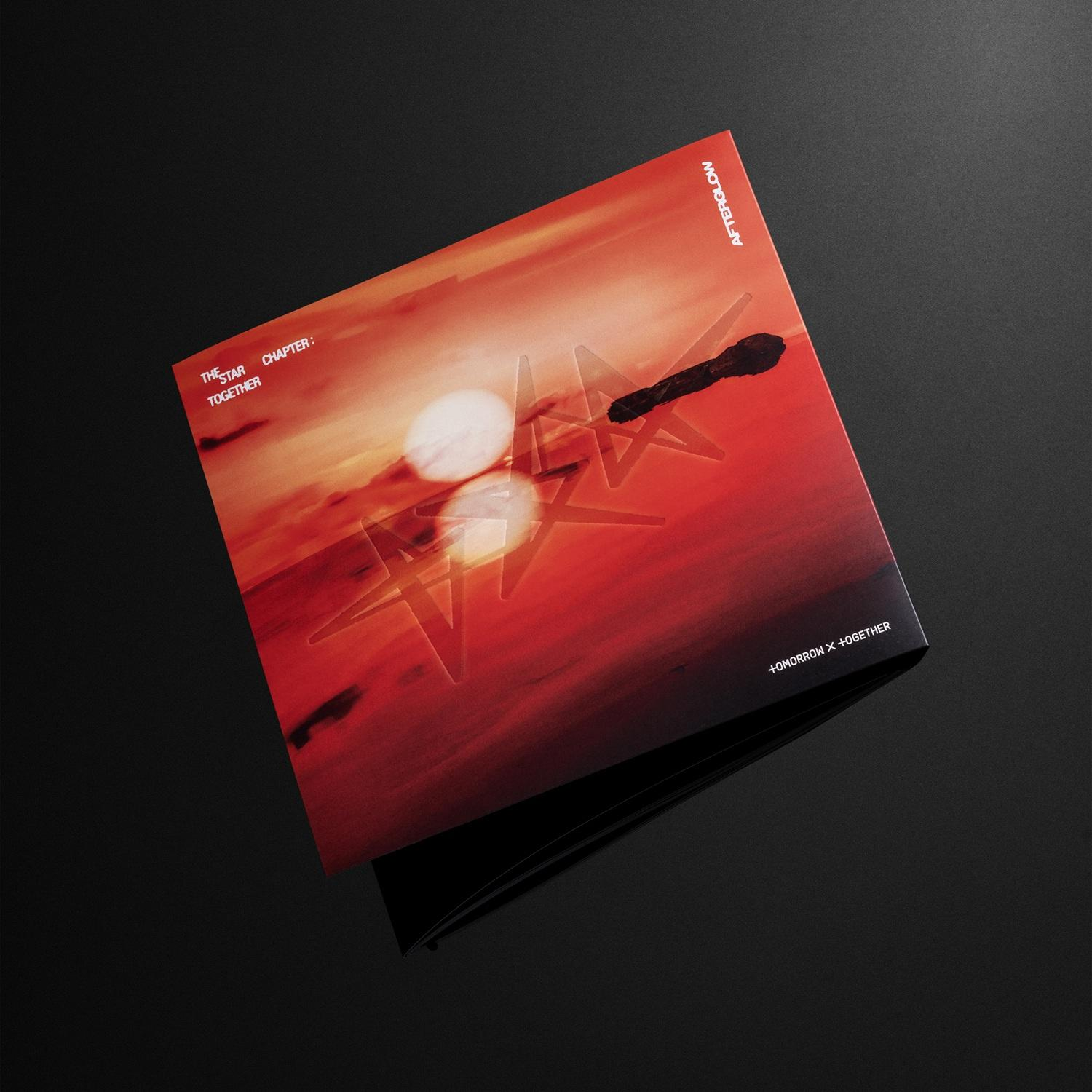 Albumcover mit rotem Farbverlauf, zwei weißen Kreisen und Sternformen. Text: THE STAR CHAPTER: TOGETHER, AFTERGLOW, +TOMORROW X +TOGETHER.