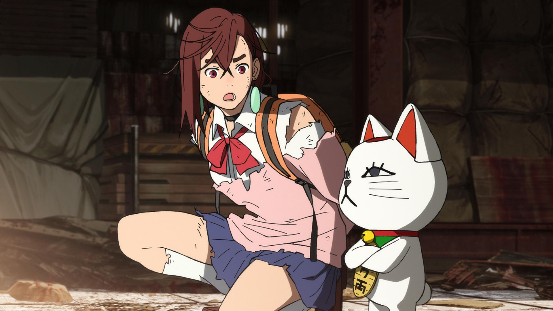 Anime-Mädchen mit Rucksack und weißer Katze. Mädchen kniet mit überraschtem Ausdruck. Katze hat eine Goldmünze und einen grünen Kragen.