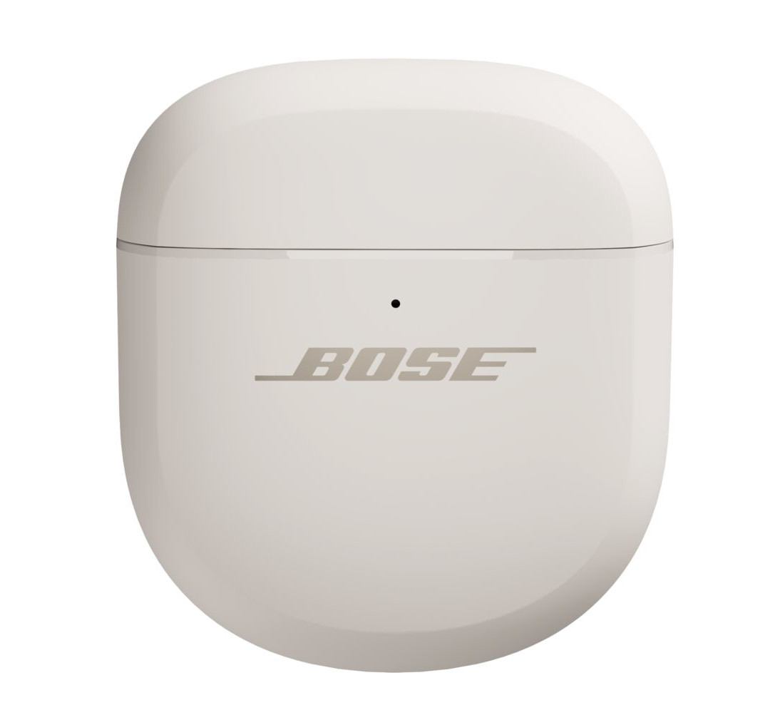 Białe etui ładujące do słuchawek Bose. Etui ma owalny kształt z logo Bose na dole.