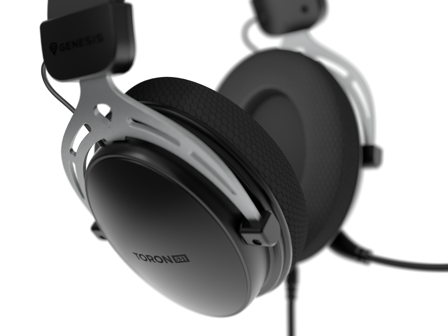 Czarne i srebrne słuchawki Genesis Toron 531. Nauszniki są czarne, rama srebrna, z czarnym kablem.