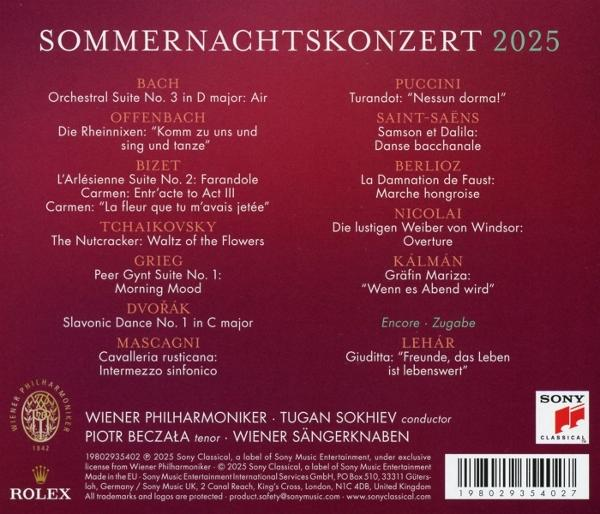 Ein weinrotes CD-Cover listet Musikstücke verschiedener Komponisten. Der Titel lautet 'Sommernachtskonzert 2025' mit Logos und Text.