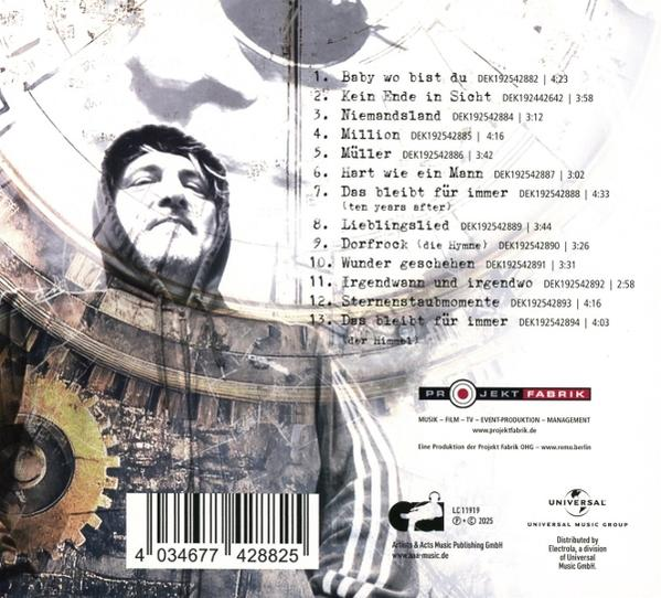CD-Cover mit Mann im Hoodie, Text mit Titeln und Credits, sowie Barcode am unteren Rand.